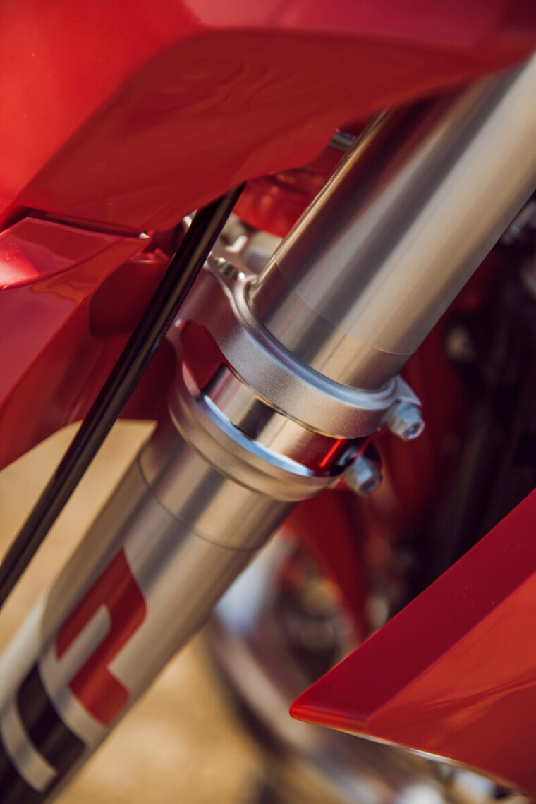 GASGAS-MC-250-300-2025-detalles8