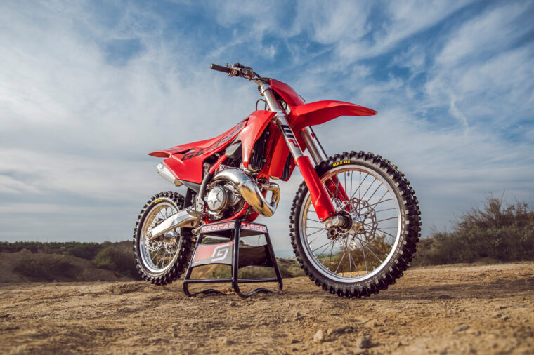 GASGAS-MC-250-300-2025-estaticas10