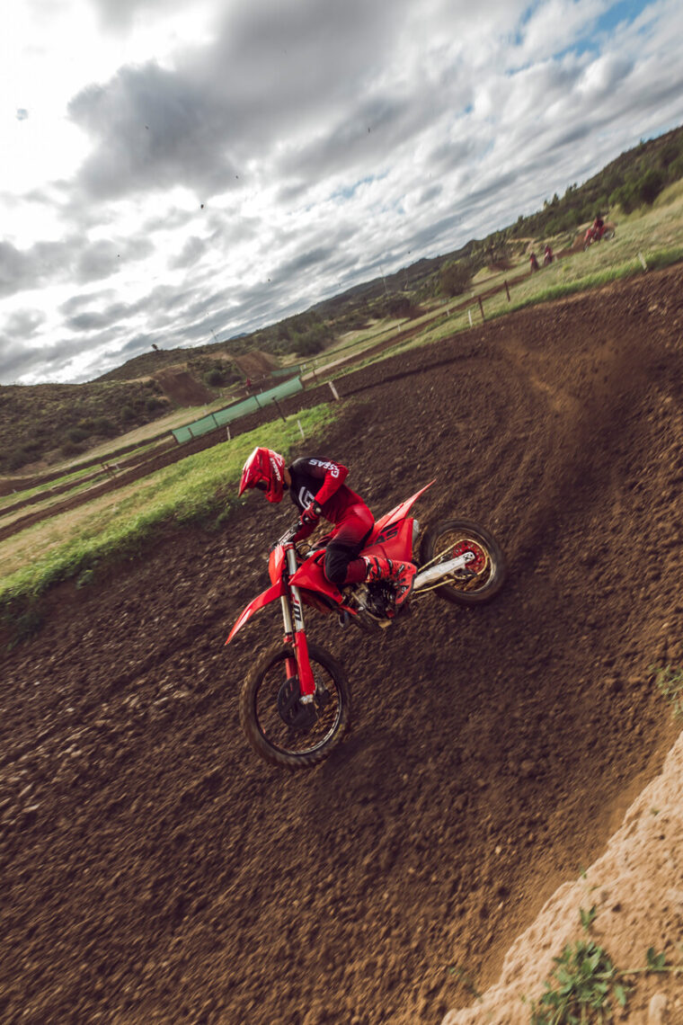 GASGAS-MC-250F-2025-accion13