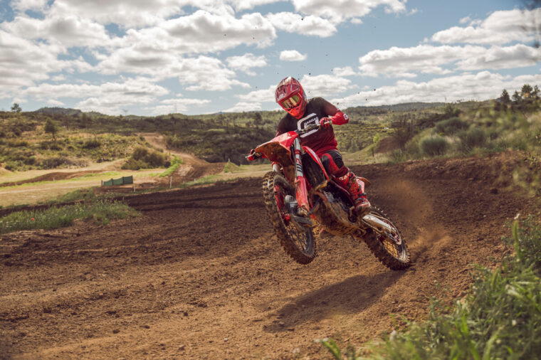 GASGAS-MC-250F-2025-accion16