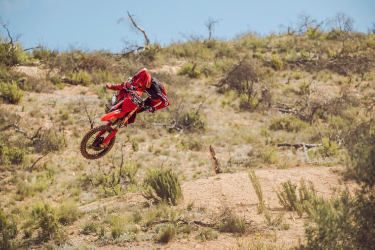 GASGAS-MC-250F-2025-accion19