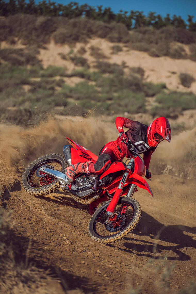 GASGAS-MC-250F-2025-accion27
