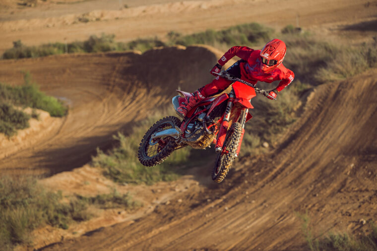 GASGAS-MC-250F-2025-accion39