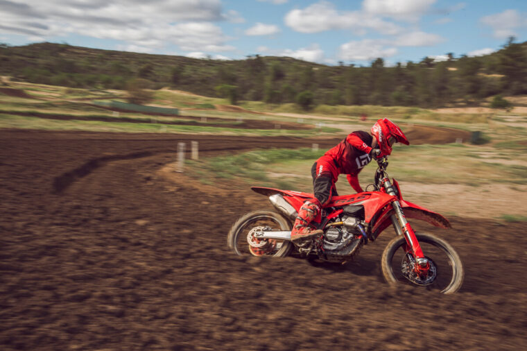 GASGAS-MC-250F-2025-accion4