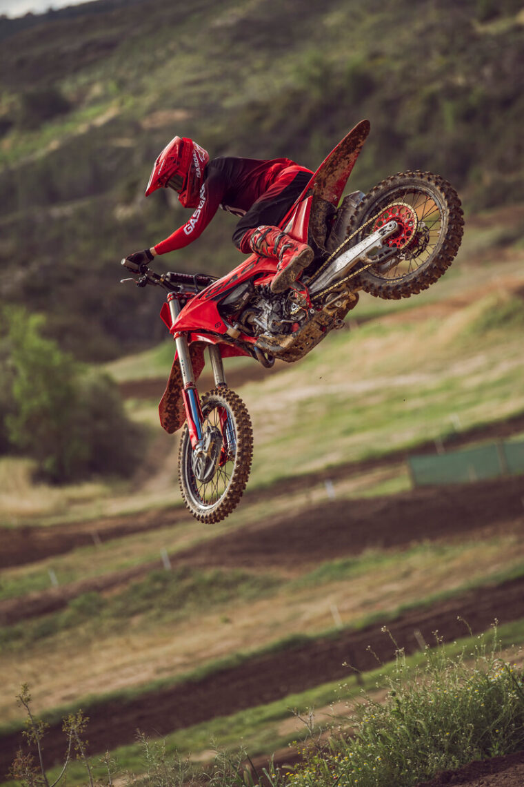 GASGAS-MC-250F-2025-accion9