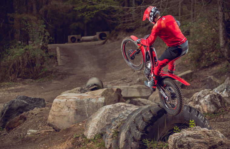 GASGAS-TXT-GP-300-2025-accion-Laia-Sanz-1