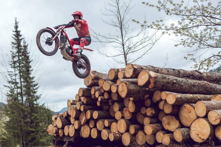 GASGAS-TXT-GP-300-2025-accion-Laia-Sanz-10