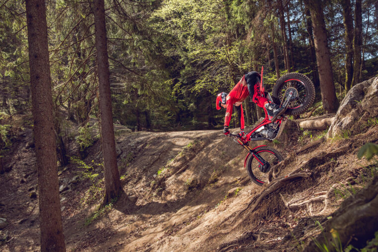 GASGAS-TXT-GP-300-2025-accion-Laia-Sanz-14