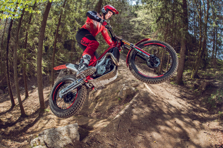 GASGAS TXT GP 300 2025 accion Laia Sanz 16