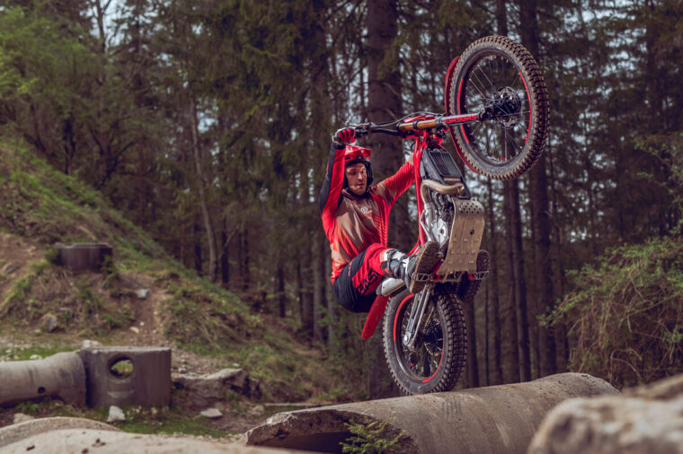 GASGAS-TXT-GP-300-2025-accion-Laia-Sanz-4