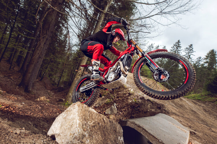 GASGAS-TXT-GP-300-2025-accion-Laia-Sanz-5