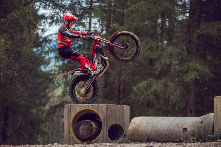 GASGAS-TXT-GP-300-2025-accion-Laia-Sanz-8