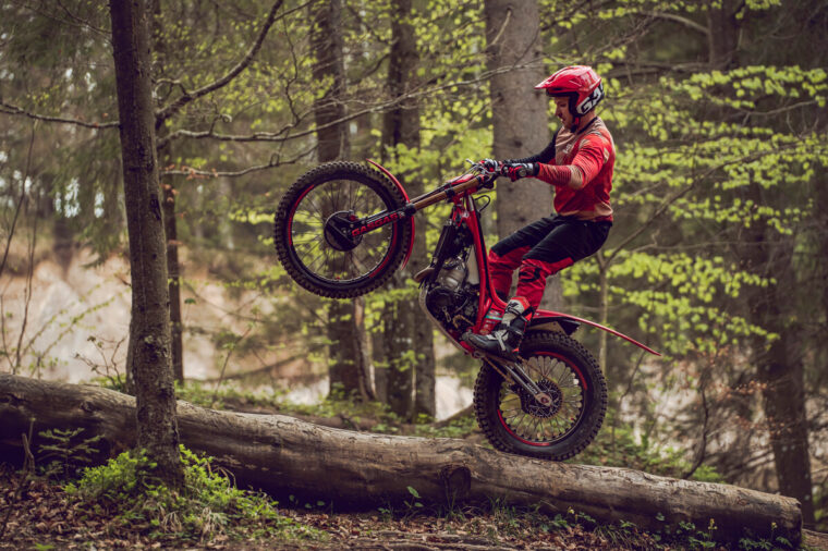 GASGAS-TXT-GP-300-2025-accion-Laia-Sanz-9