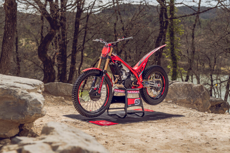 GASGAS-TXT-GP-300-2025-estaticas3