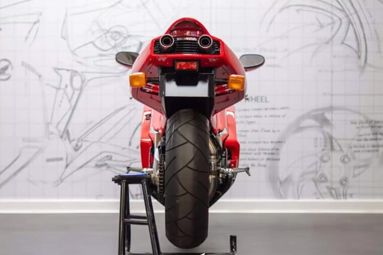 Honda-NR750-venta-UK-nueva-2