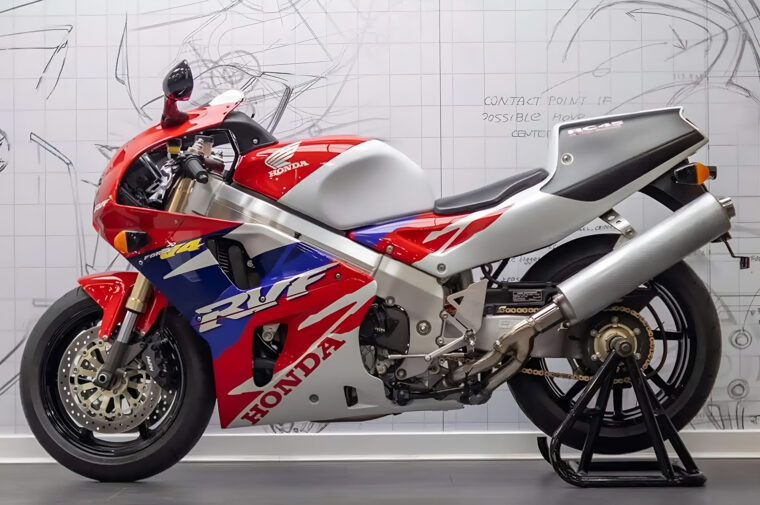 Honda-RVF750-RC45-venta-UK-nueva-1