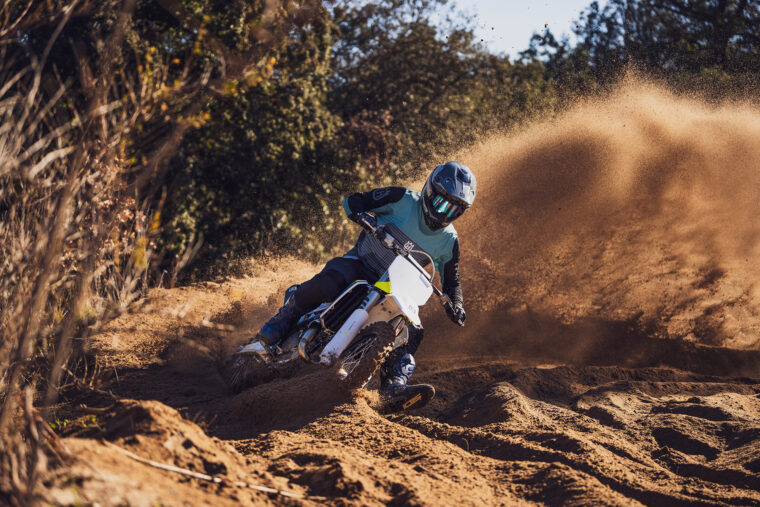 Husqvarna-FC-450-2025-accion5