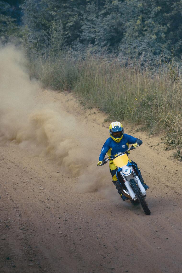 Husqvarna-TC-300-Heritage-2025-varias29