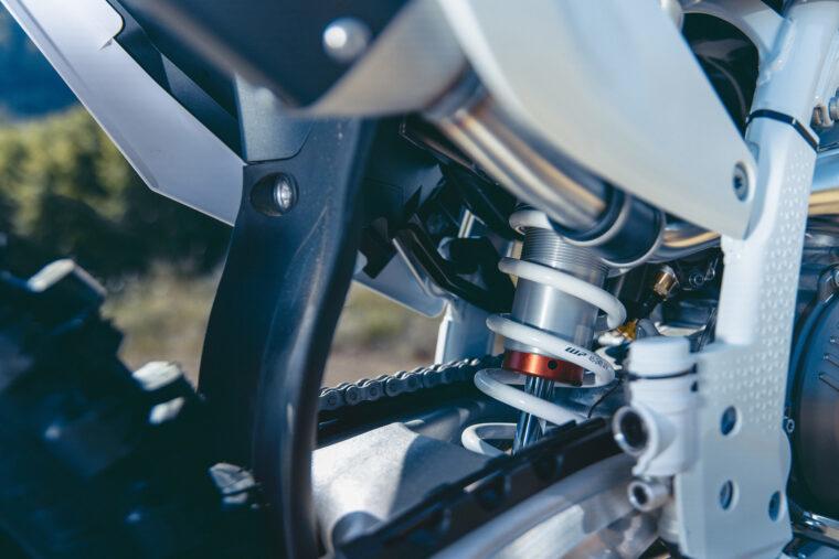 Husqvarna-TC-300-Heritage-2025-varias31