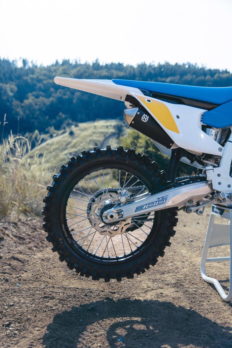 Husqvarna-TC-300-Heritage-2025-varias34