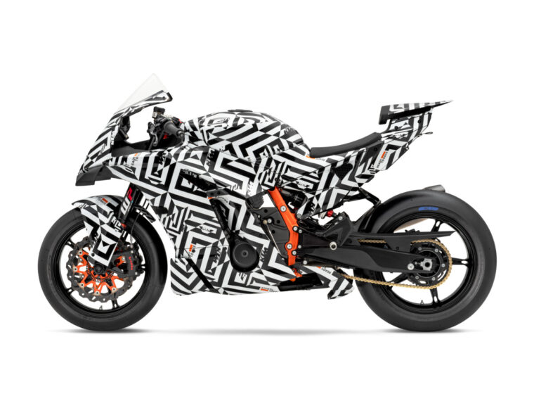 KTM-990-RC-R-2025-11