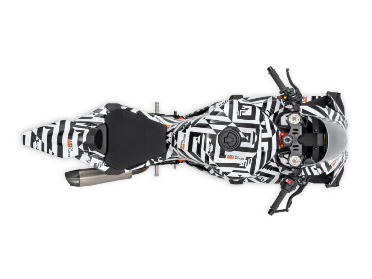 KTM-990-RC-R-2025-15
