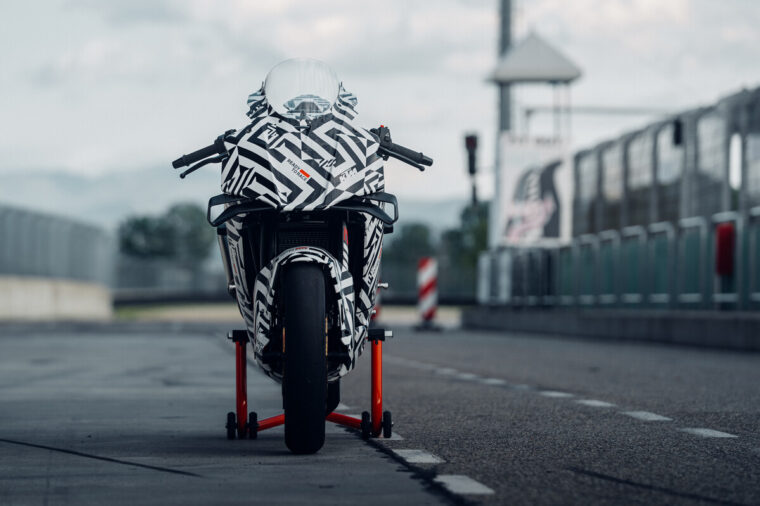 KTM-990-RC-R-2025-5