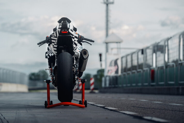 KTM-990-RC-R-2025-6