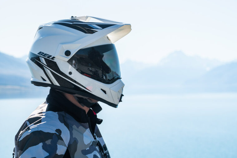 Bell-MX-9-Adventure-MIPS-accion - 13