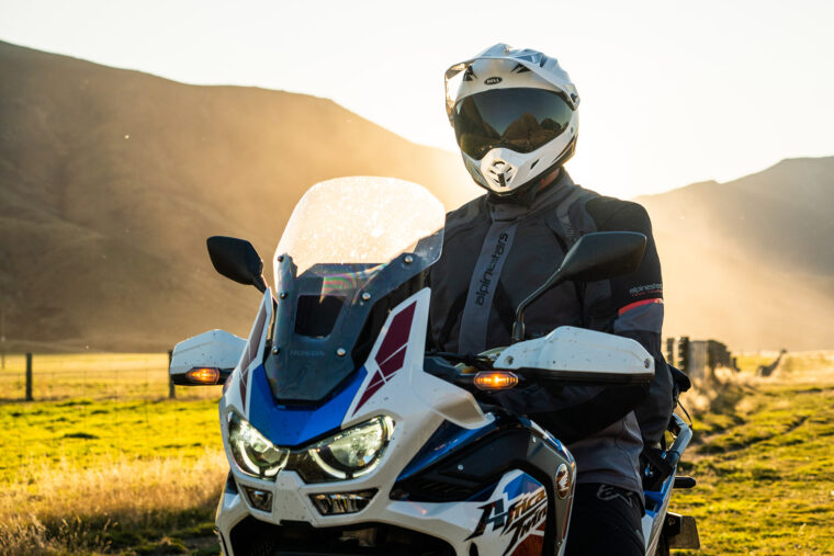 Bell-MX-9-Adventure-MIPS-accion - 15