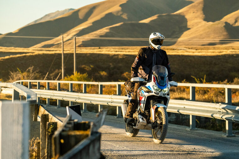 Bell-MX-9-Adventure-MIPS-accion - 16