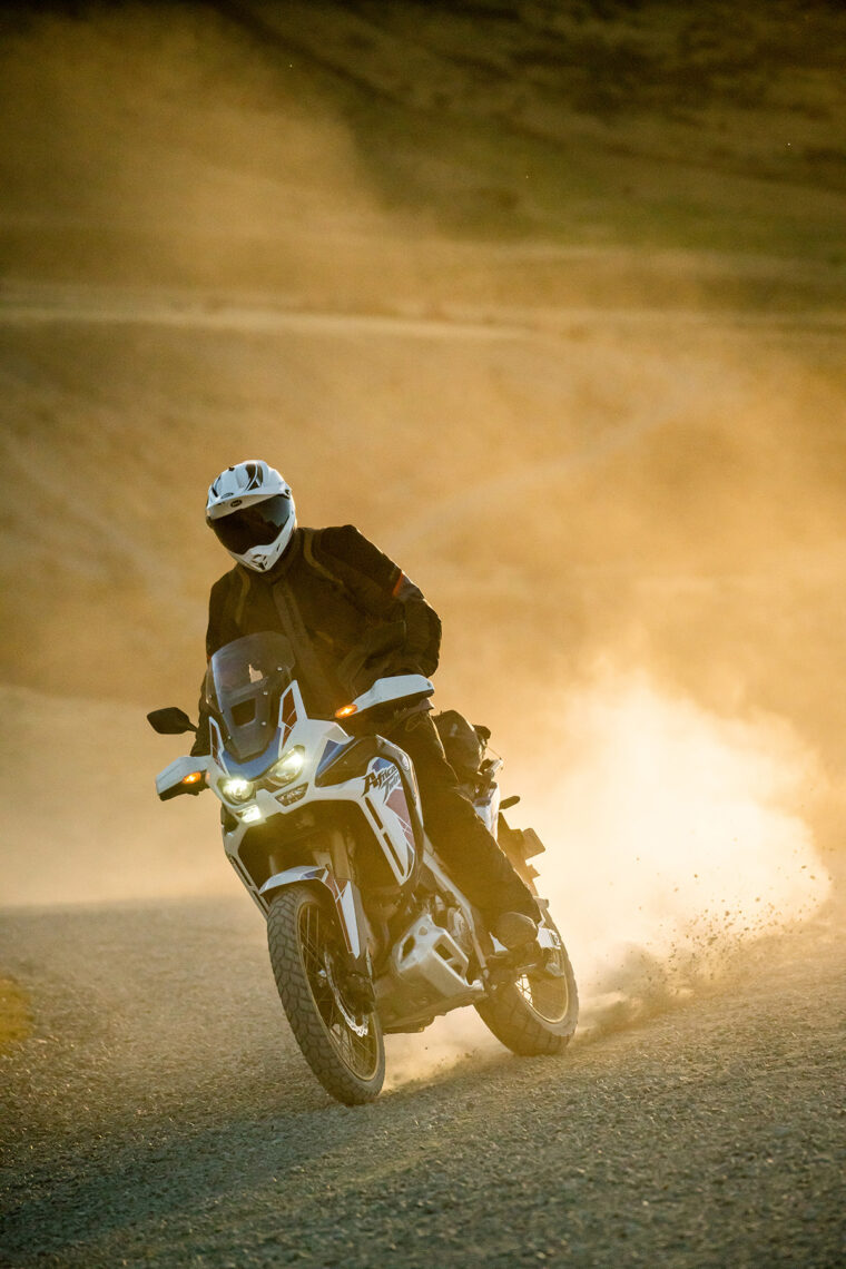 Bell-MX-9-Adventure-MIPS-accion - 19