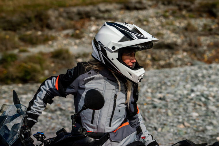 Bell-MX-9-Adventure-MIPS-accion - 22