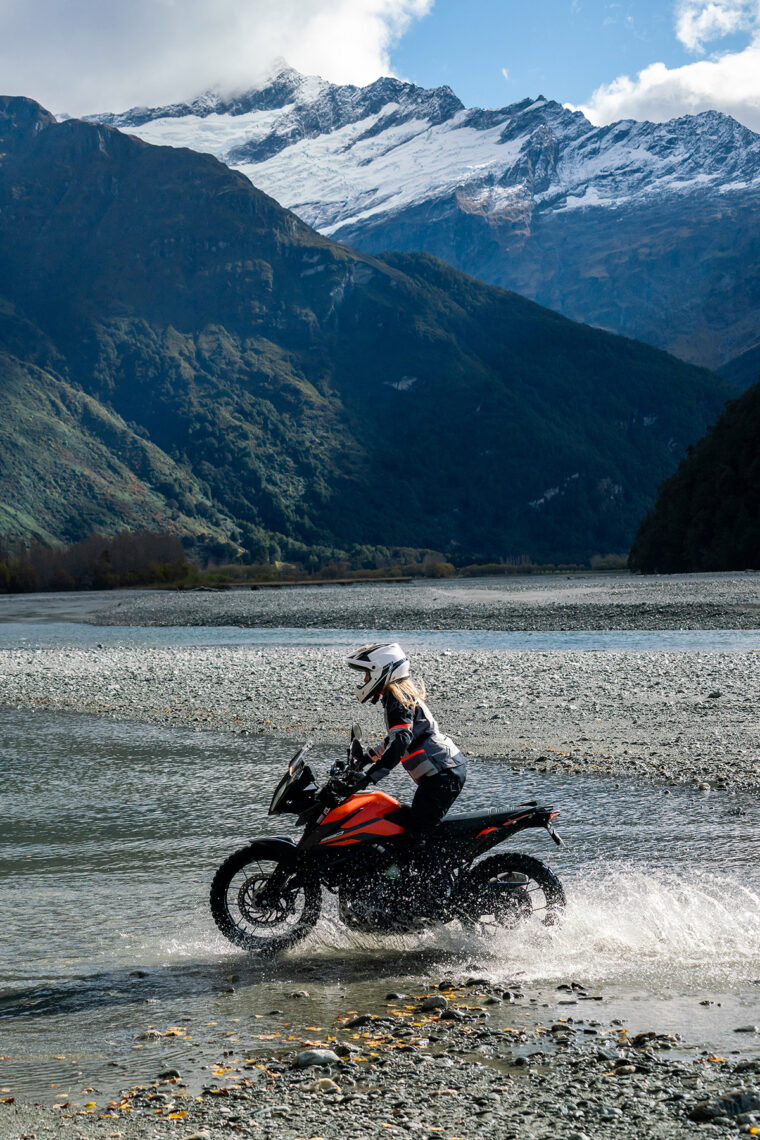 Bell-MX-9-Adventure-MIPS-accion - 23