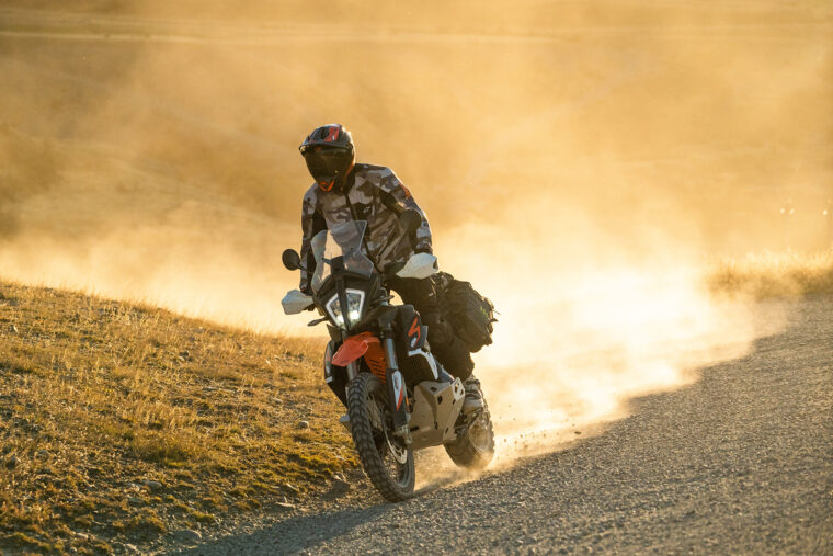 Bell-MX-9-Adventure-MIPS-accion - 3