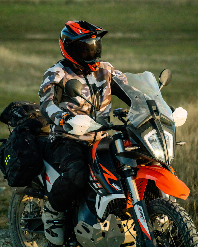 Bell-MX-9-Adventure-MIPS-accion - 4