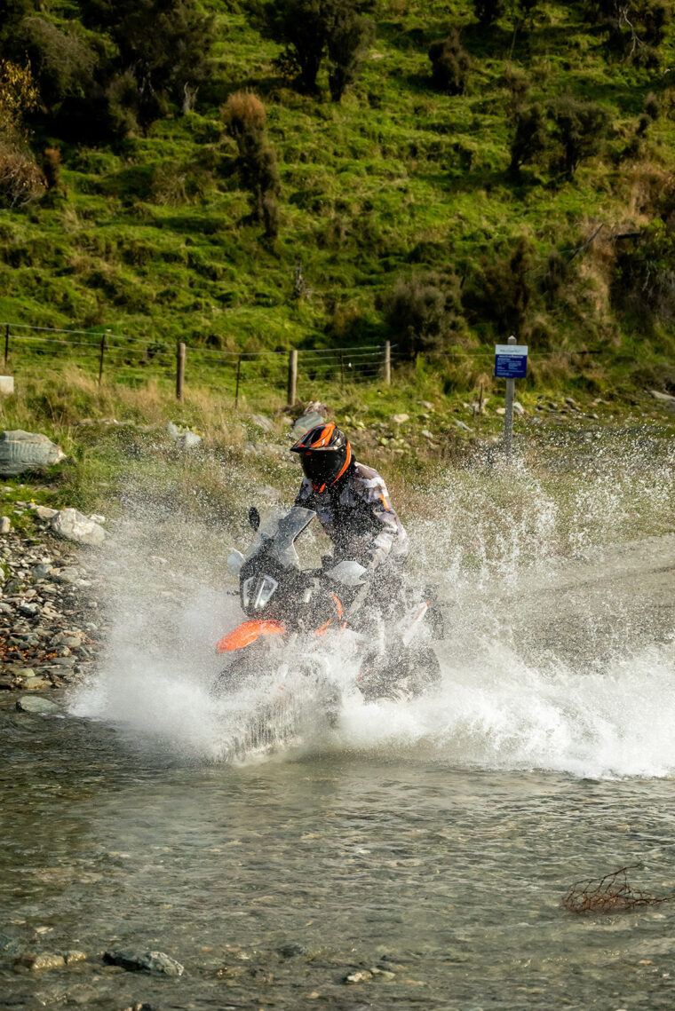 Bell-MX-9-Adventure-MIPS-accion - 5