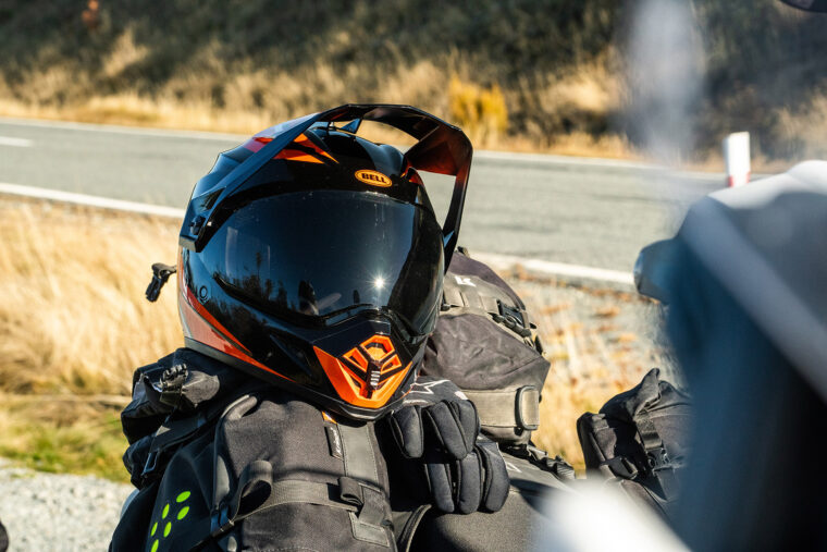 Bell-MX-9-Adventure-MIPS-accion - 6