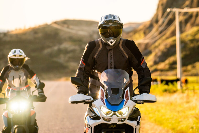 Bell-MX-9-Adventure-MIPS-accion - 9