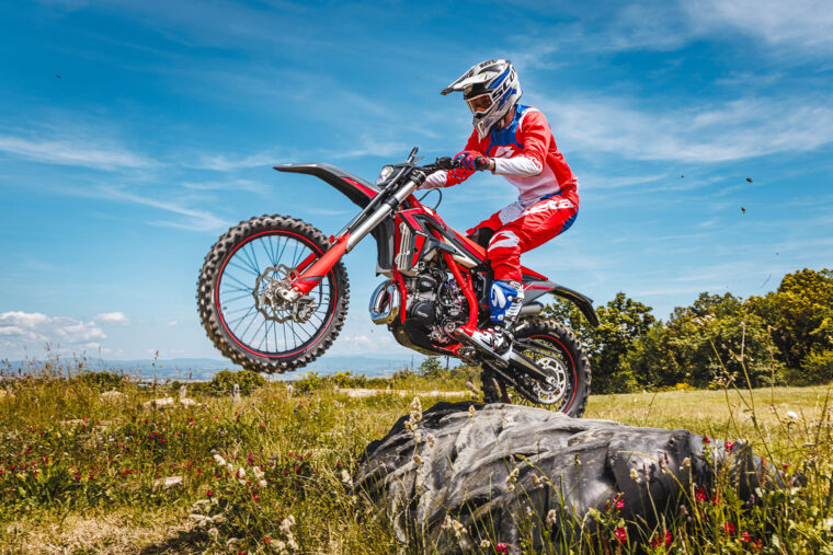 Beta-Xtrainer-300-2025-accion10