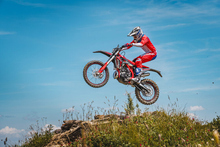 Beta-Xtrainer-300-2025-accion7