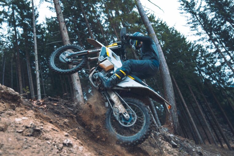 Husqvarna-FE-350-2025-accion4