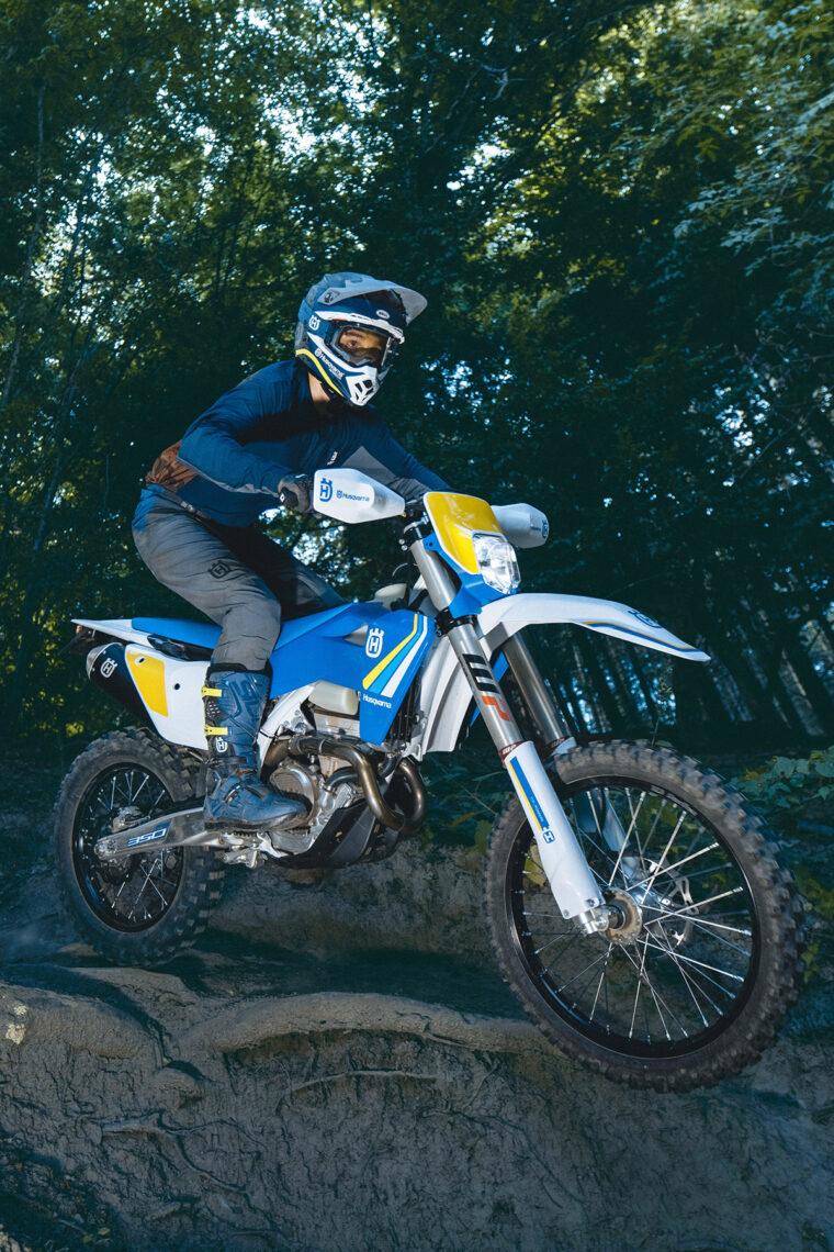 Husqvarna-FE-350-Heritage-2025-accion15