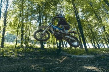 Husqvarna FE 350 Heritage 2025 accion3