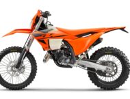 KTM 125 XC W 2025 estudio1