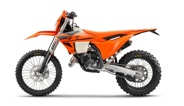 KTM-125-XC-W-2025-estudio1