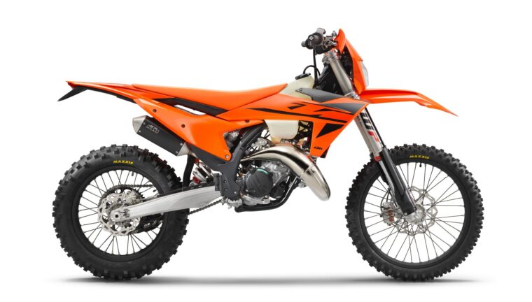 KTM 125 XC W 2025 estudio2