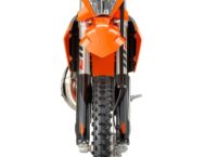 KTM 125 XC W 2025 estudio3