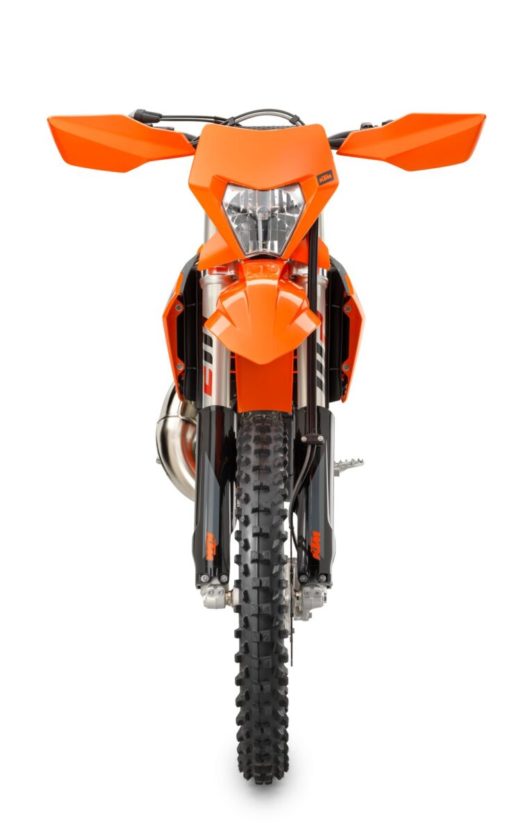 KTM-125-XC-W-2025-estudio3