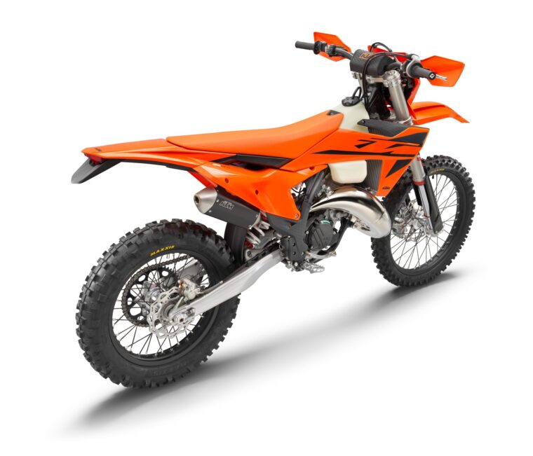 KTM-125-XC-W-2025-estudio5